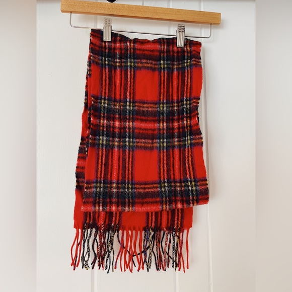 Edinburg 100% Lambswool Tartan Red Green Black Plaid Fringed Scarf - Picture 2 of 5